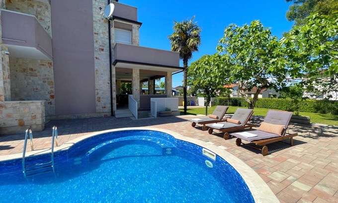 Vantacici Villa | Luxury Mediterranean Villa: 5BR, 5BA, Pool, BBQ - Perfect for Big Groups!
