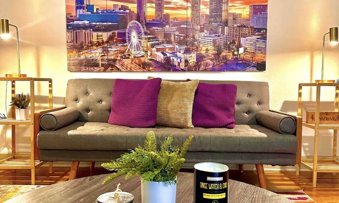 Astrodome Apartment | Luxury Mid Rise Suite w King Sz Bed- Near Food & Fun