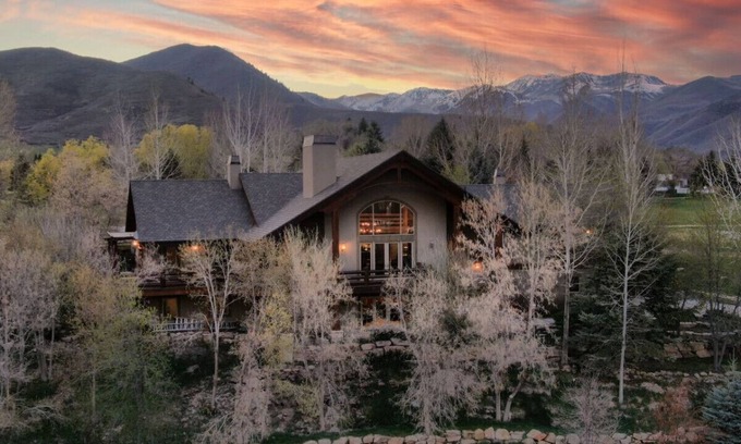 Midway House | Luxury Midway Mountain Chalet-Nr Park City,Hot tub