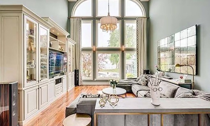 Grimsby House | Luxury Million $ Lakefront Estate House - Swimming Pool - Bed and Breakfast