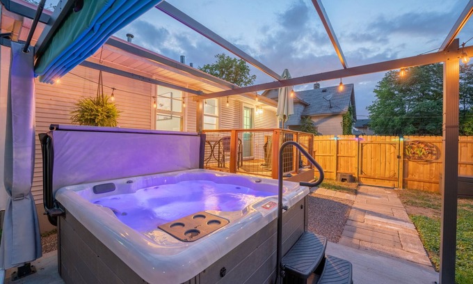 Powderhorn House | Luxury Minneapolis 3BR House with Hot Tub!