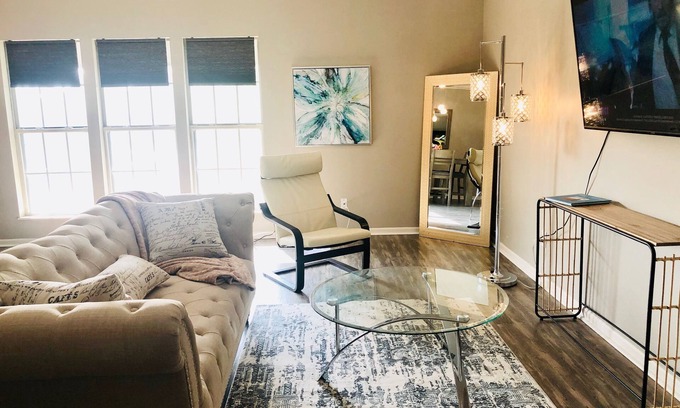 Dublin Condo | Luxury Modern 1 Bed/1 Bath Condo