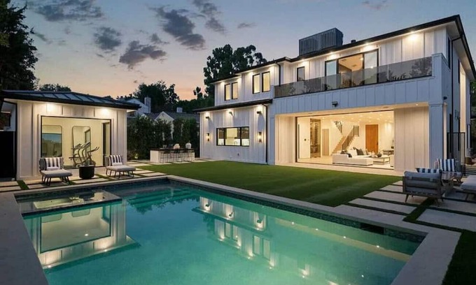 Westwood House | Luxury, Modern 6 Bedroom Farmhouse