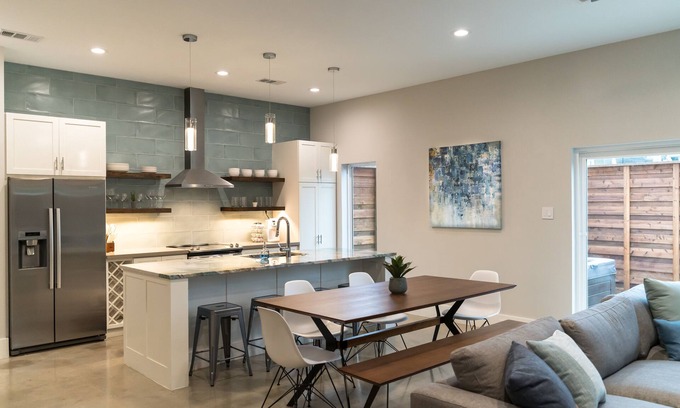 Old East Dallas House | Luxury Modern Dallas Oasis with Hot Tub