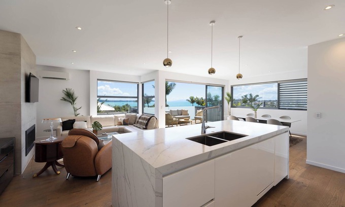 Mission Bay House | Luxury modern dream house with beautiful sea views of Rangitoto in Kohi Beach