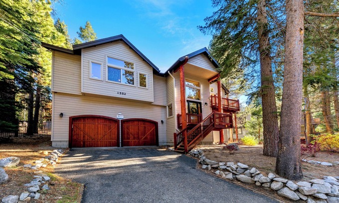 Tahoe Paradise House | Luxury Mountain Escape: BBQ, Forested, Balcony