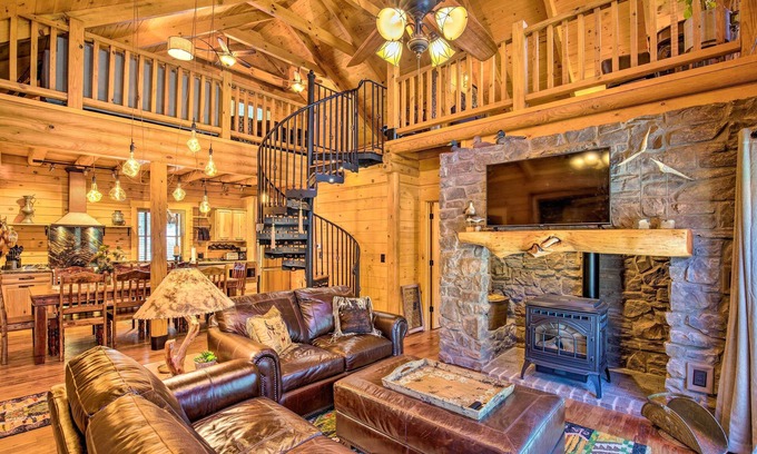 Summerhaven Cabin | Luxury Mountain Cabin w/Furnished Deck + Views!