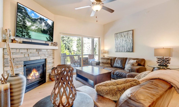 Rendezvous House | Luxury Mountain Chalet 123 I Private Hot Tub I Great Views I Best Price I Discounted Attractions