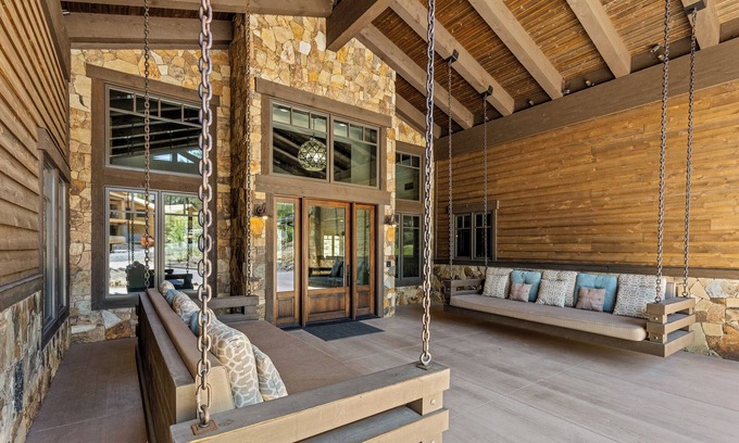 Flagstaff House | Luxury Mountain Retreat in Pine Canyon – Sleeps 20 | Flagstaff, AZ