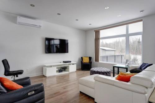 Mirabel Apartment | Luxury New Home - with Parking