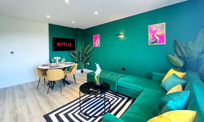 Norwich Apartment | Luxury Norwich City Centre Flat - Free Parking