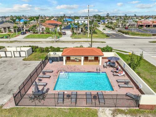 Pelican Apartment | Luxury Oasis - Fresh impovements, Pool & Patio