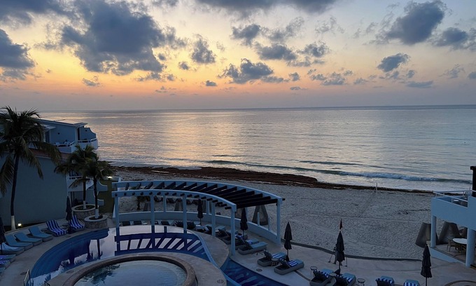 Playacar Beach Condo | Luxury oceanfront condo near charming Playa del Carmen with WiFi