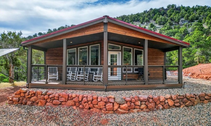 Mammoth Creek House | Luxury Off-Grid Getaway in Paragonah, Utah