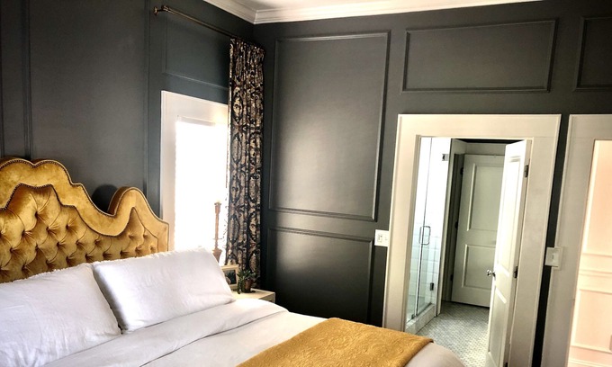 Biddleville House | Luxury on-suite | Ideal Proximity to Uptown/NBA/NFL Stadium | Child/Pet Friendly