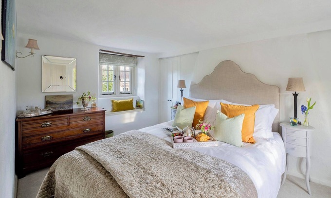Durweston Cottage | Luxury one bedroom thatched holiday cottage Dorset