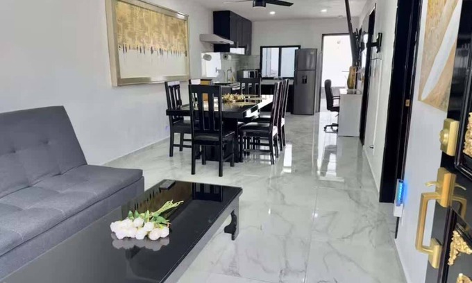 Colonia Meteorologico Villa | Luxury One Minute Beach Pool Soak Fast WIFI Villa