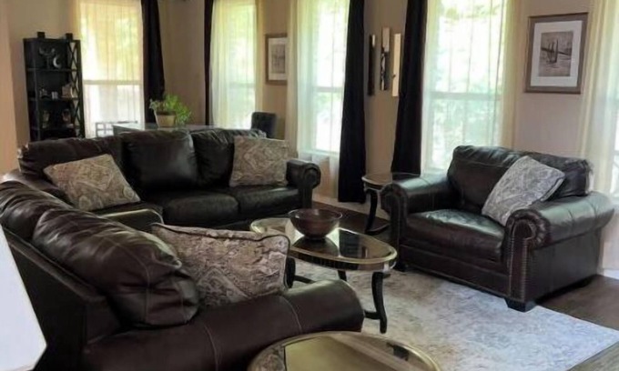 DeSoto House | Luxury Peaceful 4Bedroom House
