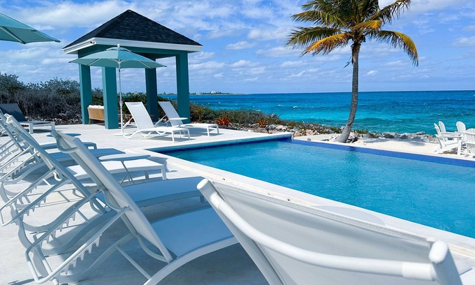 Farmer's Hill Villa | Luxury Private Oceanfront Villa w/Infinity Pool - Sleeps 6- 12 people
