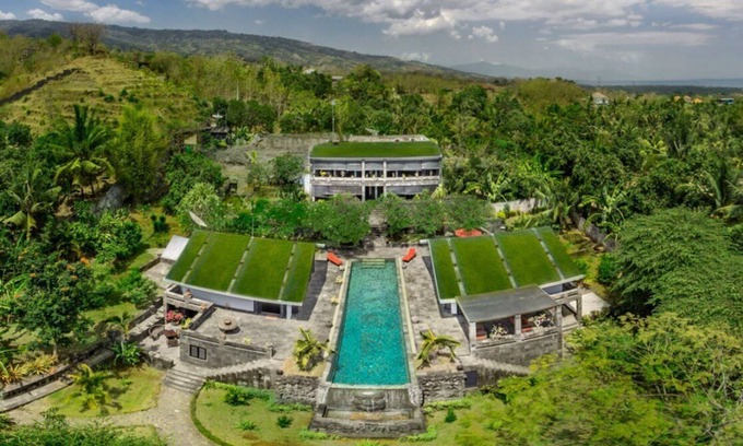 Kalibukbuk Villa | Luxury private Villa 5 b/rooms, peaceful, exclusive, 2 klmtrs to Dolphin beach