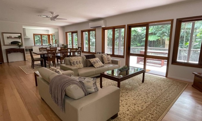 North Tamborine House | Luxury rainforest retreat on Mt Tamborine only few minutes from shops