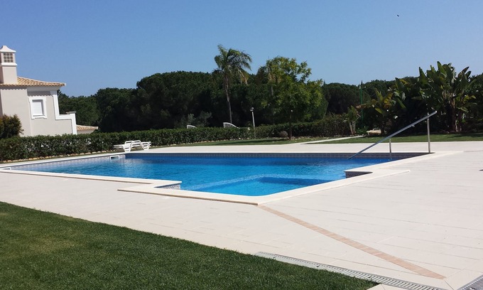 Vale do Garrao Apartment | Luxury Raised Ground Flr.Apartment,1km to Stunning Beaches of Vale do Lobo Wi-Fi