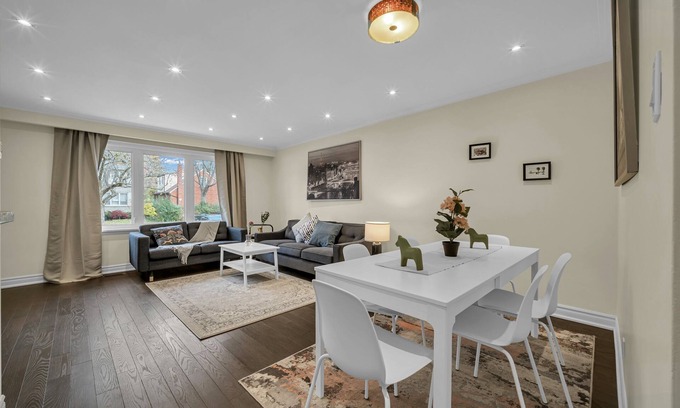Newtonbrook House | Luxury Renovated 3 Bedroom Home in North Yorkn
