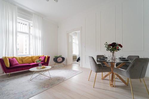 Orszagut Apartment | Luxury Residence by Castle District, Free Parking
