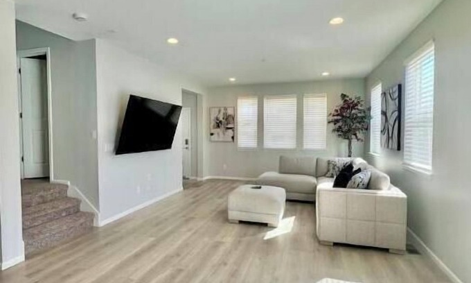 Dupont House | Luxury Retreat Near DEN AirPort!