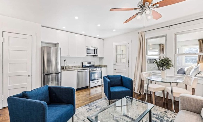 Washington Apartment | Luxury Retreat w/parking No cleaning fee!