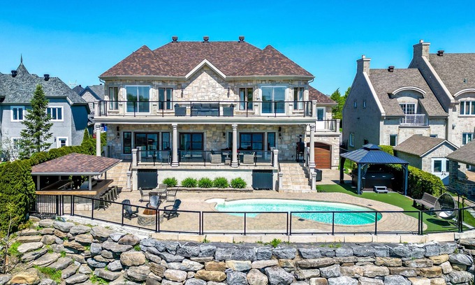 Lachenaie House | Luxury Riverfront Retreat: Perfect for Golf, Bachelorette & Friends’ Getaways