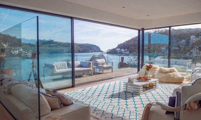 Dartmouth House | Luxury Riverside Home with Stunning Dart Views