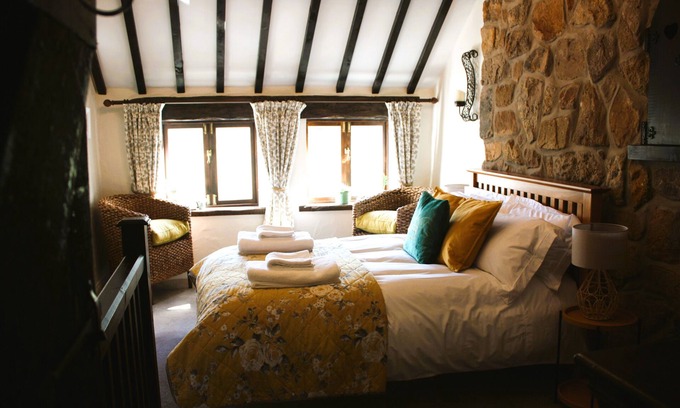 Corwen Cottage | Luxury Riverside Retreat for 2