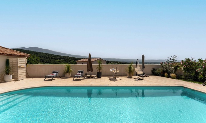 Crillon-le-Brave Apartment | Luxury Room in Charming Villa in Provence