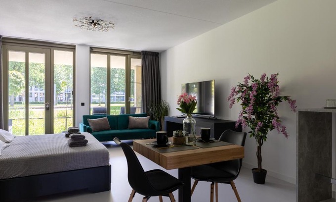 Dordrecht House | Luxury room with king size bed