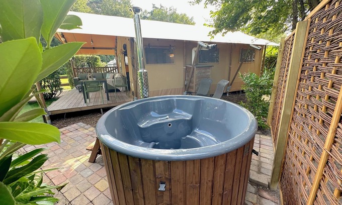 Hulshorst House | Luxury safari tent with a hot tub on the Veluwe