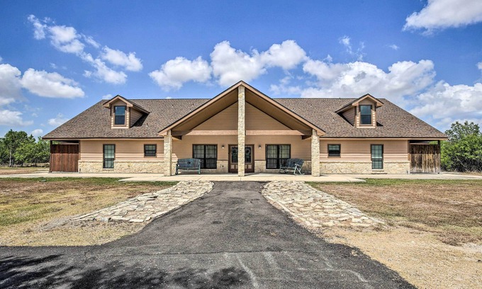 San Antonio House | Luxury San Antonio Retreat: 110-Acre Private Ranch