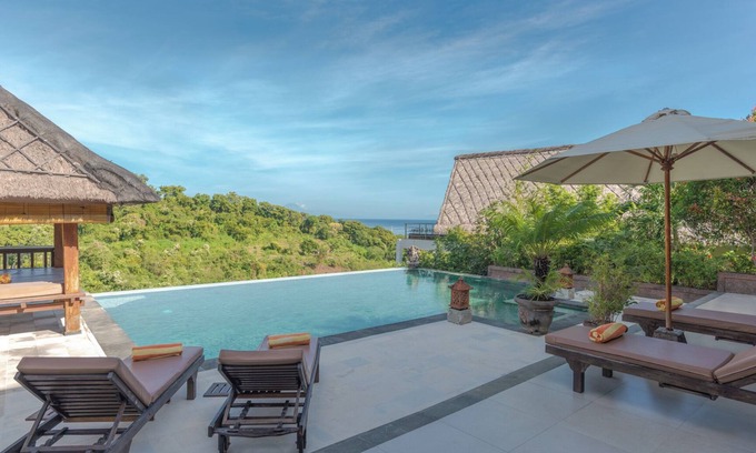 Temukus Villa | Luxury Sea View Villa, 5* Service & Infinity Pool