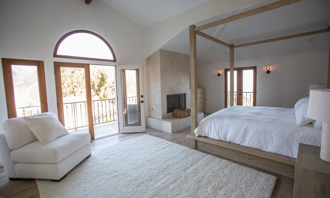 Eastern Malibu House | Luxury Secluded Oceanview Estate w/ Private pool & Pickle Ball Court!
