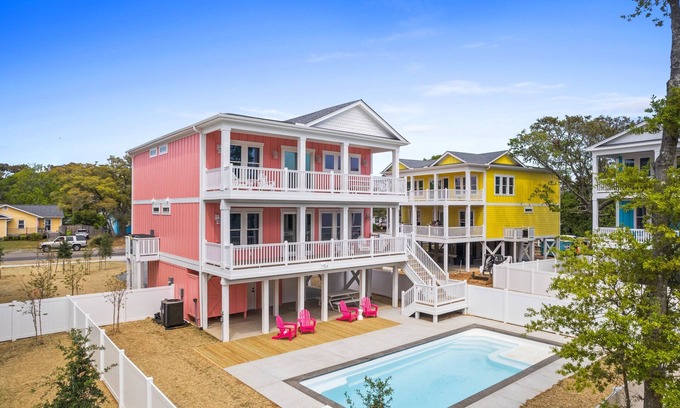 Tranquil Harbour House | Luxury Single Home, 5/5, Private heated pool and close beach access
