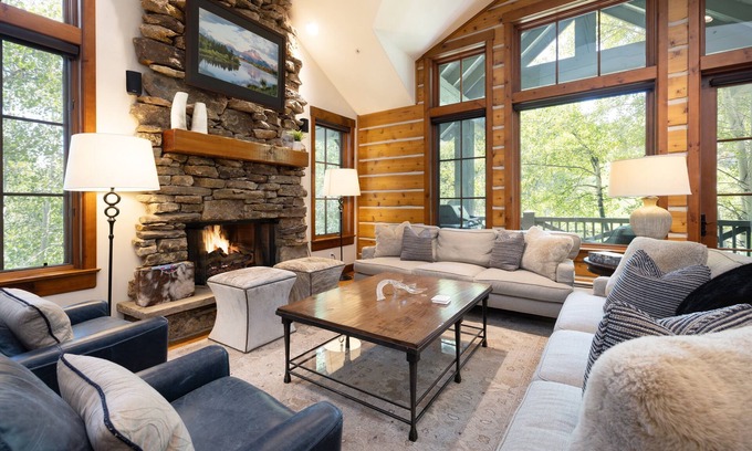 Avon House | Luxury Ski in Out, Walk to Ritz Carlton, Air conditioned, Private Hot Tub, Pool!