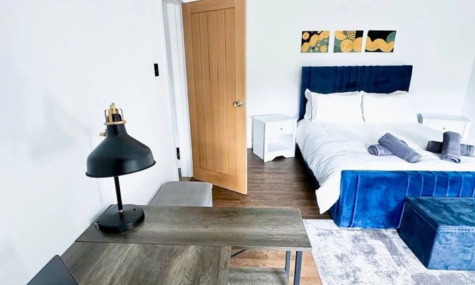 Selhurst Condo | Luxury, Spacious 1 bedroom Flat