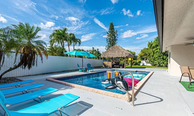 Country Walk House | Luxury & Spacious/Large pool/BBQ/Game room/Pool