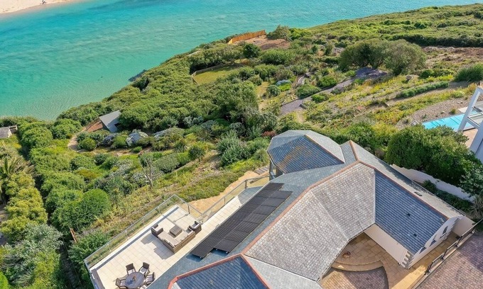 Newquay House | Luxury spacious sea front house with indoor swimming pool