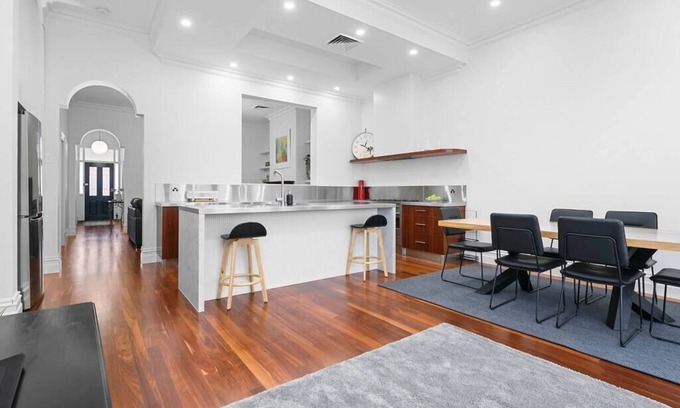 Thebarton House | Luxury Stay 5 Mins From CBD - 3Bdrm, 2Bthrm
