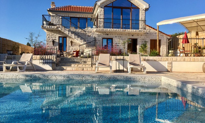 Durasevici Villa | LUXURY STONE VILLA, INFINITY POOL, STUNNING SEA & MOUNTAIN VIEWS OVER BOKA BAY