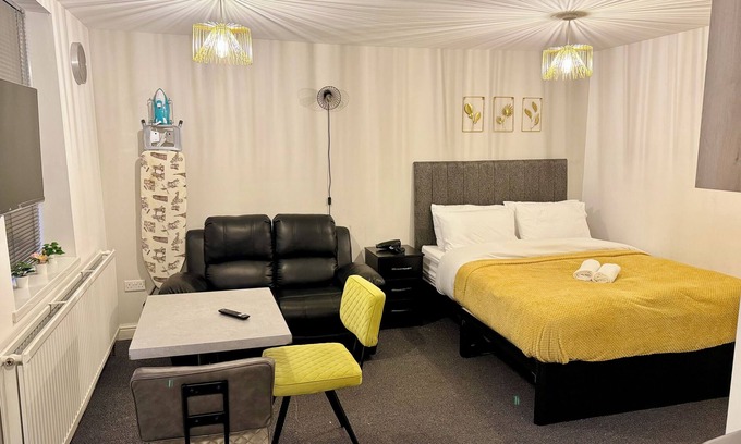 Seisdon Apartment | Luxury Studio Apartment Birmingham