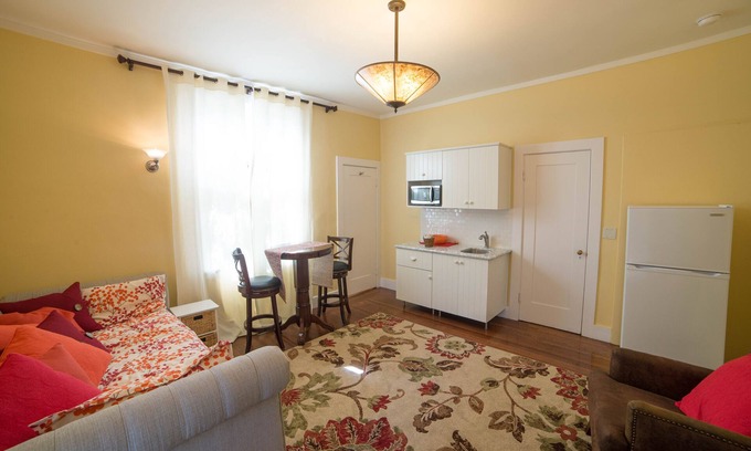 Claremont Cottage | Luxury Studio in Exclusive Claremont Neighborhood