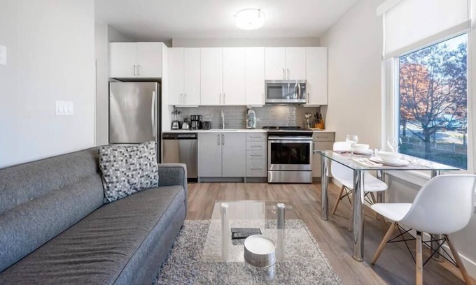 Central-Maverick Square - Paris Street Apartment | Luxury Studio | Indoor Pool | Gym | Business Center |Steps from Waterfront