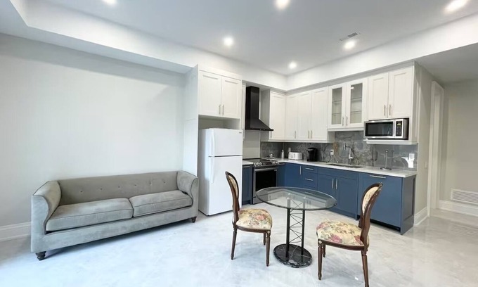 Thornhill House | Luxury Suite in New Custom Home